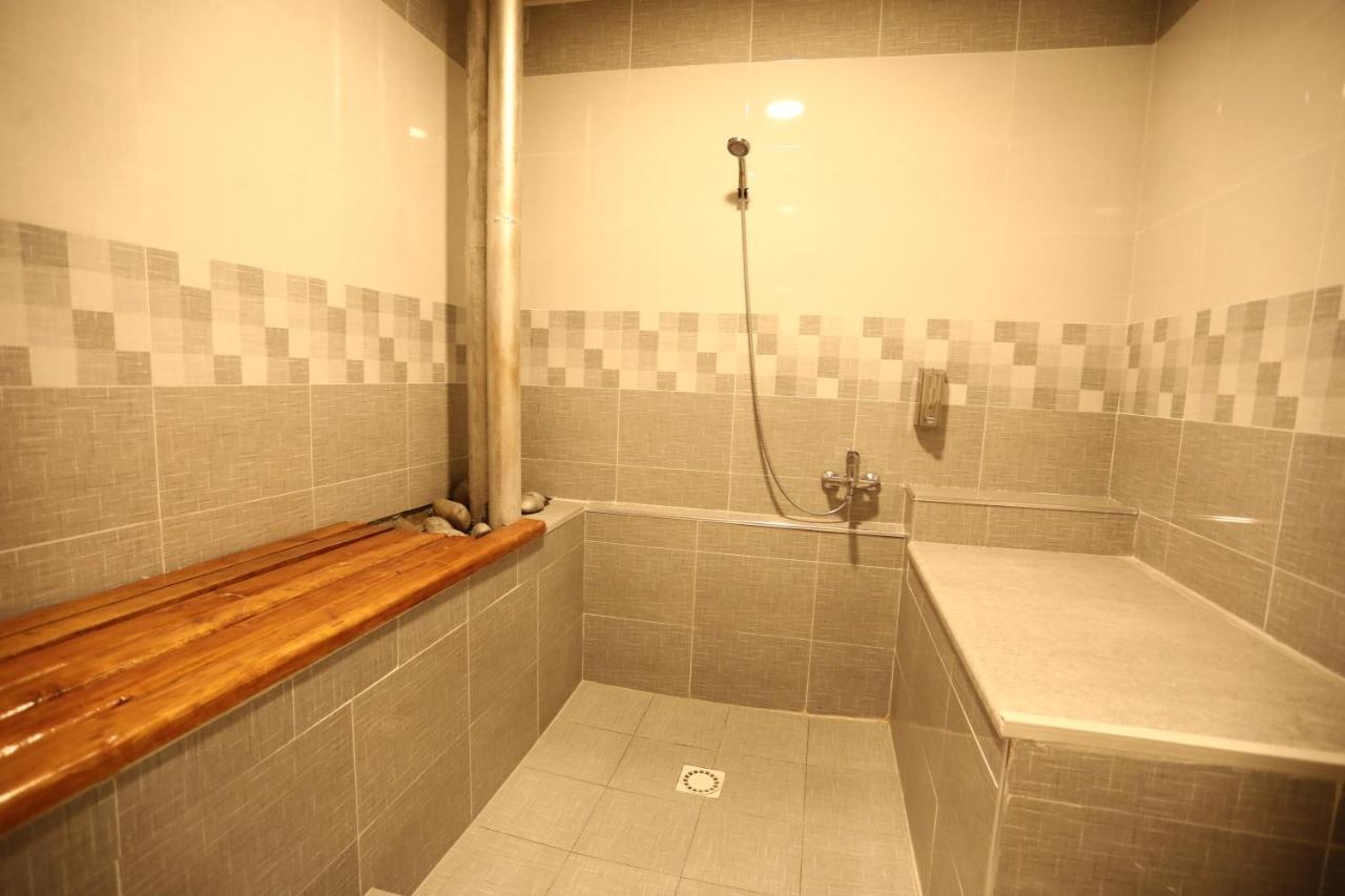 "S E A S O N S" Apartment Samarkand Luaran gambar