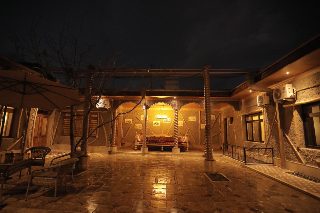 "S E A S O N S" Apartment Samarkand Luaran gambar