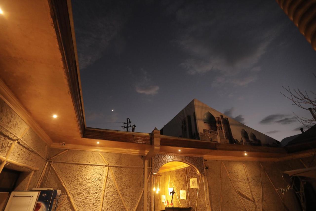 "S E A S O N S" Apartment Samarkand Luaran gambar