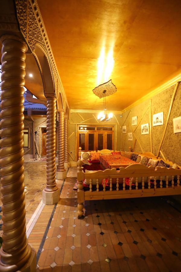 "S E A S O N S" Apartment Samarkand Luaran gambar